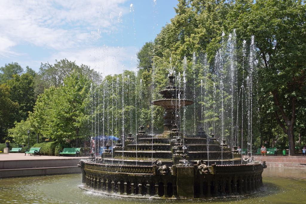 Stella De Lux Hotel Chisinau Bagian luar foto