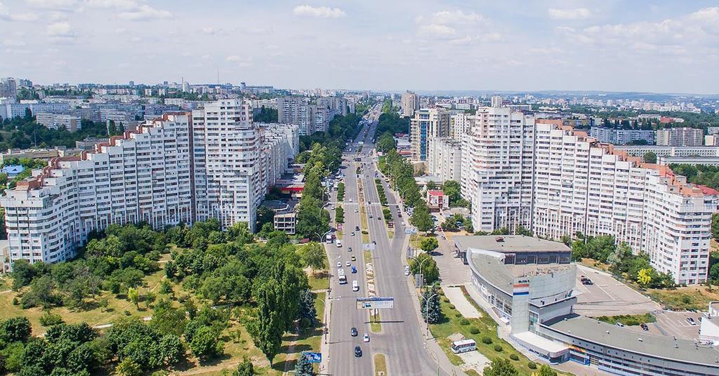 Stella De Lux Hotel Chisinau Bagian luar foto