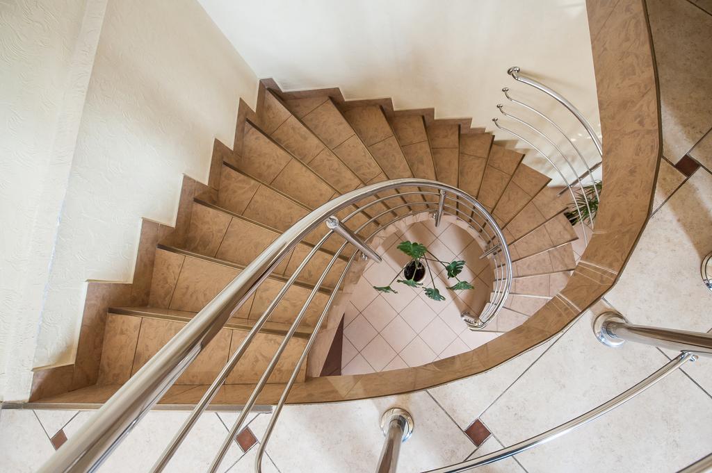 Stella De Lux Hotel Chisinau Bagian luar foto