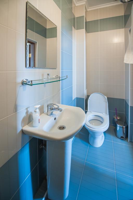 Stella De Lux Hotel Chisinau Bagian luar foto