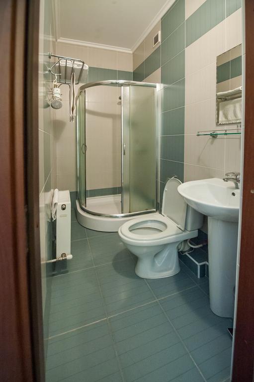 Stella De Lux Hotel Chisinau Bagian luar foto