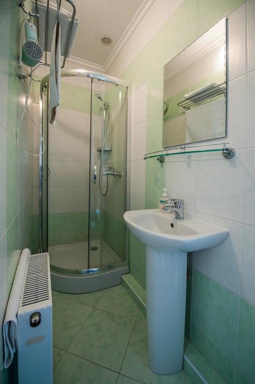 Stella De Lux Hotel Chisinau Bagian luar foto