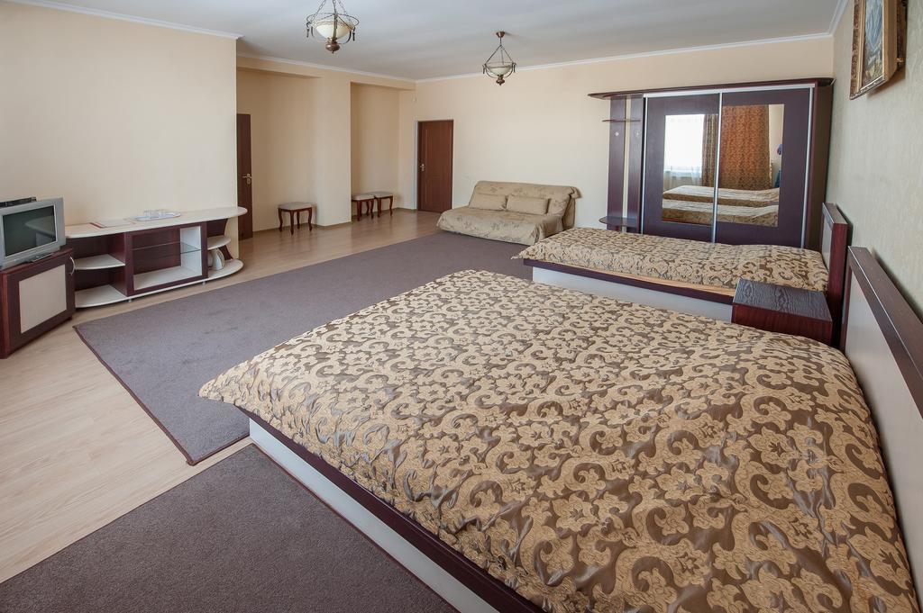 Stella De Lux Hotel Chisinau Bagian luar foto