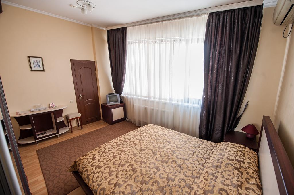 Stella De Lux Hotel Chisinau Bagian luar foto
