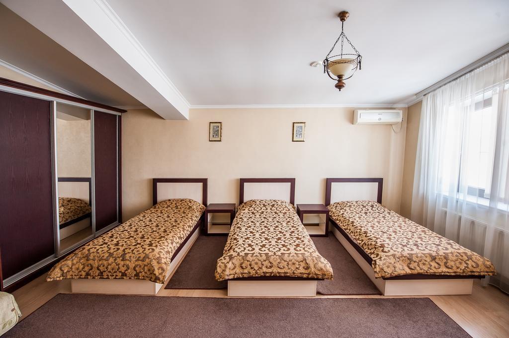Stella De Lux Hotel Chisinau Bagian luar foto