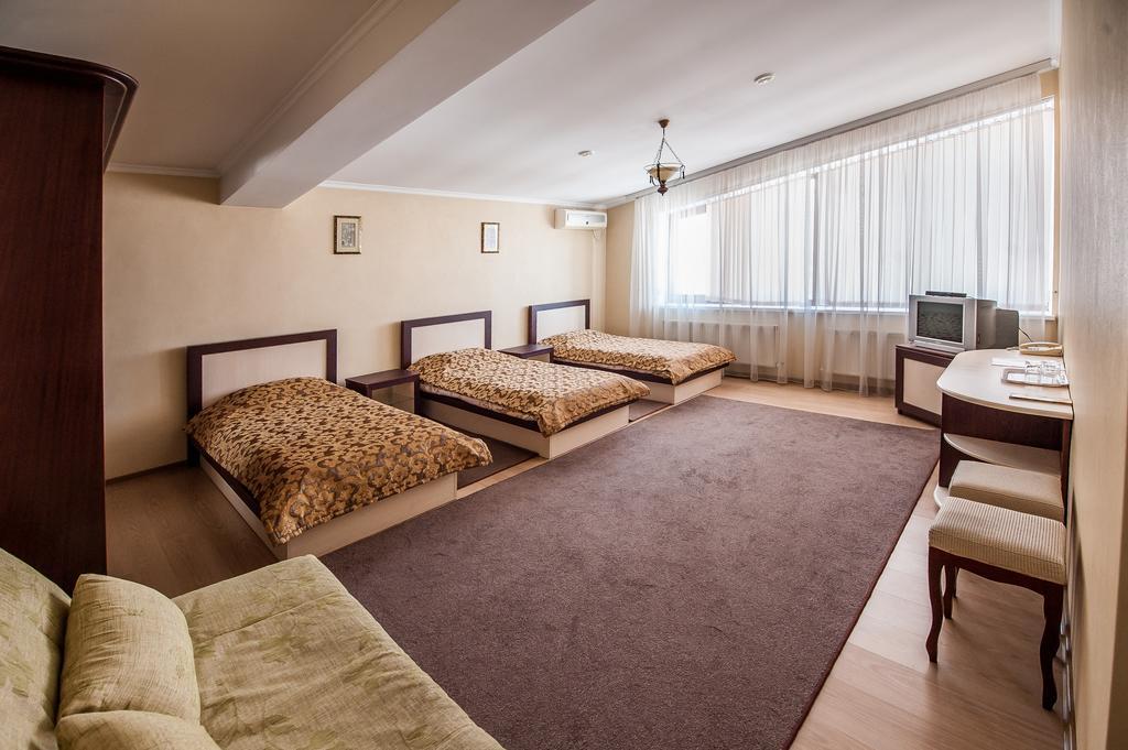 Stella De Lux Hotel Chisinau Bagian luar foto