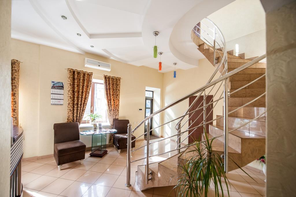 Stella De Lux Hotel Chisinau Bagian luar foto